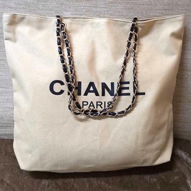 Chanel Beauté VIP 限量版金鏈帆布袋